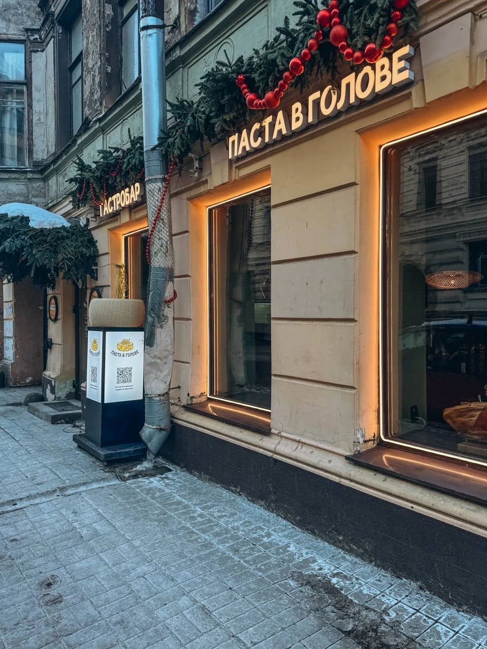 «Сырная голова» на Колокольной: паста, раклеты и атмосфера европейской ярмарки в центре Петербурга