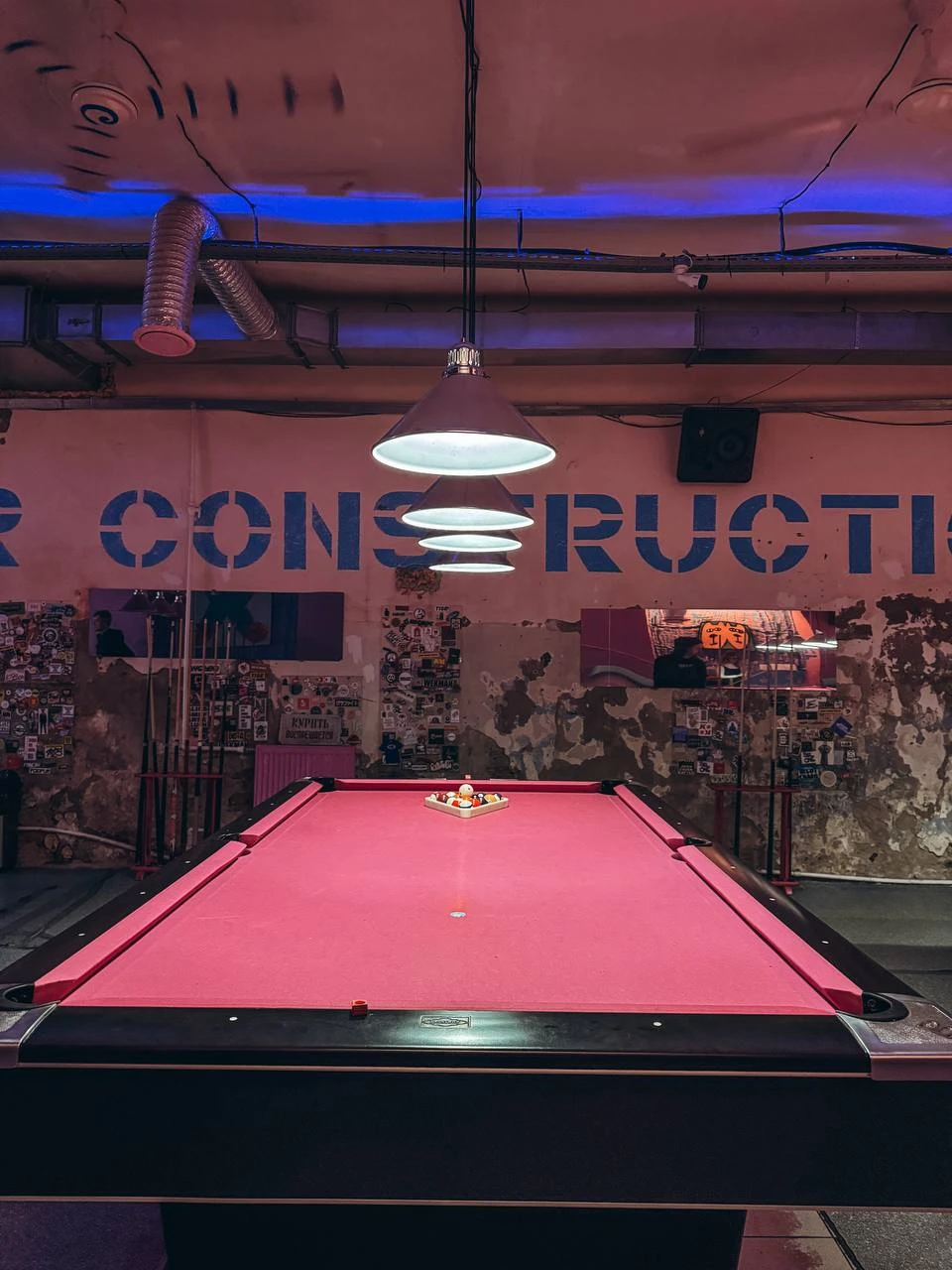 Бильярдный клуб Kiks в Петербурге — модный пул, кухня как в гастробаре и крафтовое пиво