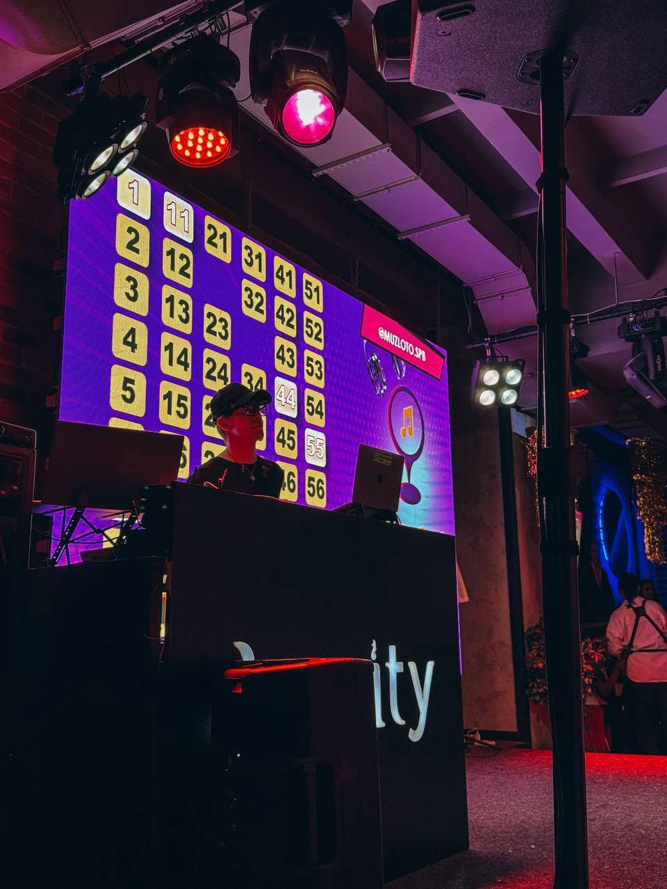 Музлото в Санкт-Петербурге — поёшь, танцуешь и выигрываешь призы