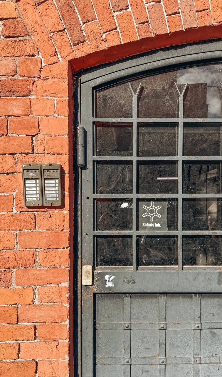 Кофе на крыше бывшего завода «Степан Разин»: Solaris Lab — атмосферное место в Петербурге